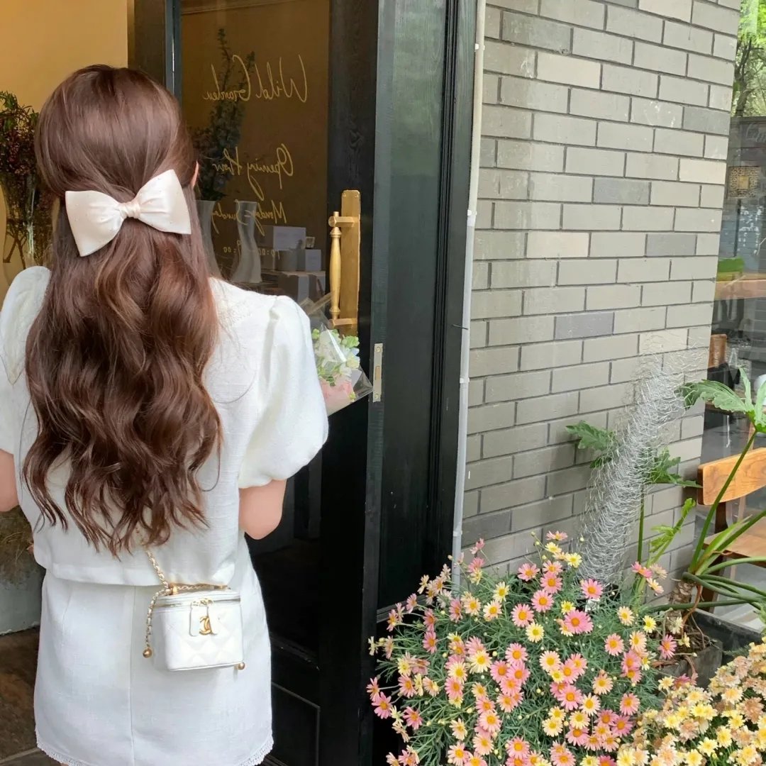 远看是蔚蓝的春天